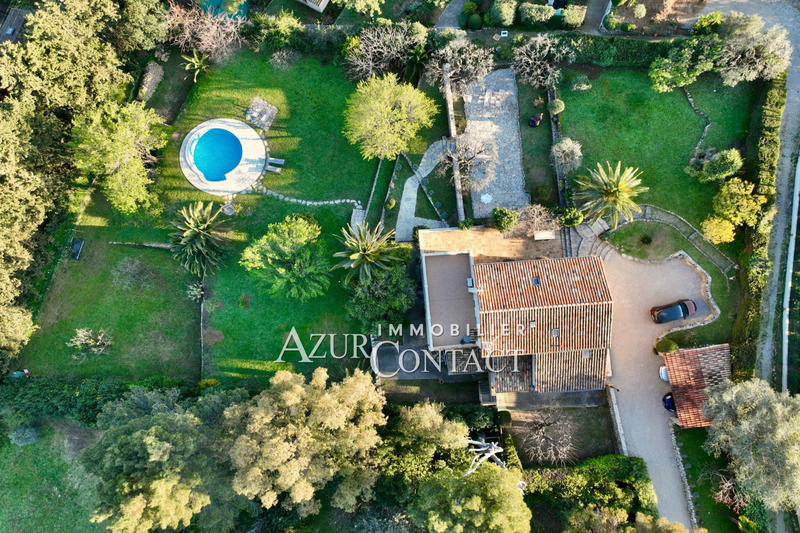 Maison - 277 m² - 7 pièces