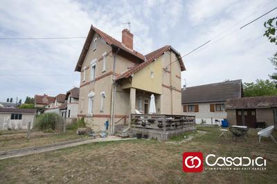 Maison - 98 m² - 6 pièces