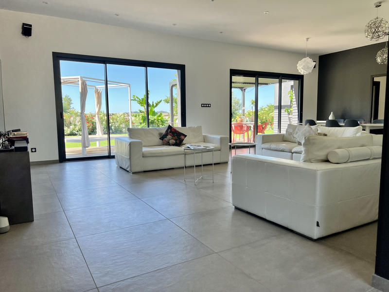 Maison - 225 m² - 6 pièces