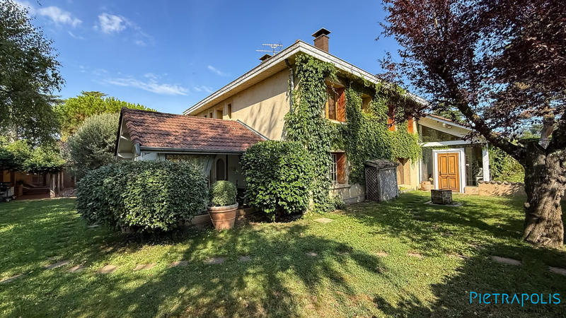 Villa - 310 m² - 9 pièces