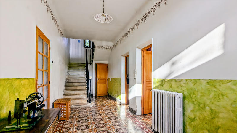 Maison - 238 m² - 9 pièces