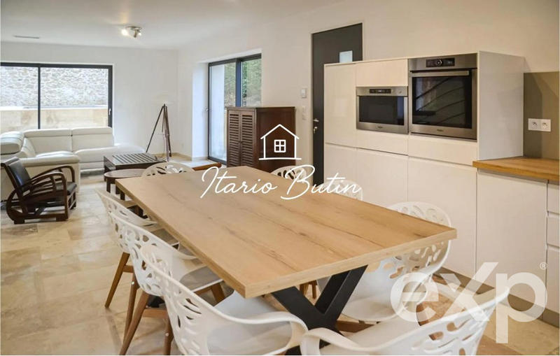 Maison - 415 m² - 14 pièces