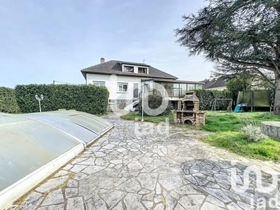 Maison - 200 m² - 7 pièces