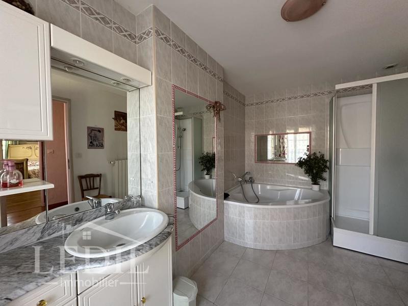 Maison en pierre - 210 m² - 5 pièces