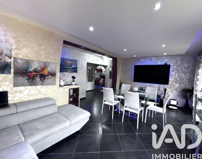 Maison - 197 m² - 8 pièces