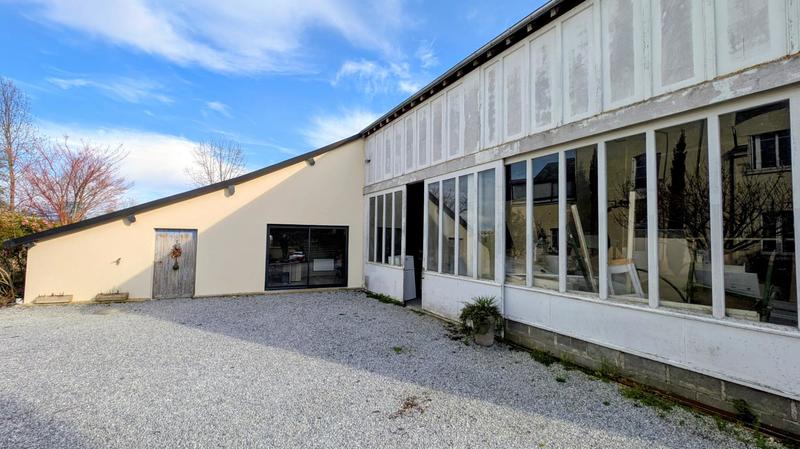 Maison - 247 m² - 8 pièces