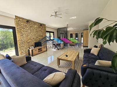 Maison - 210 m² - 6 pièces