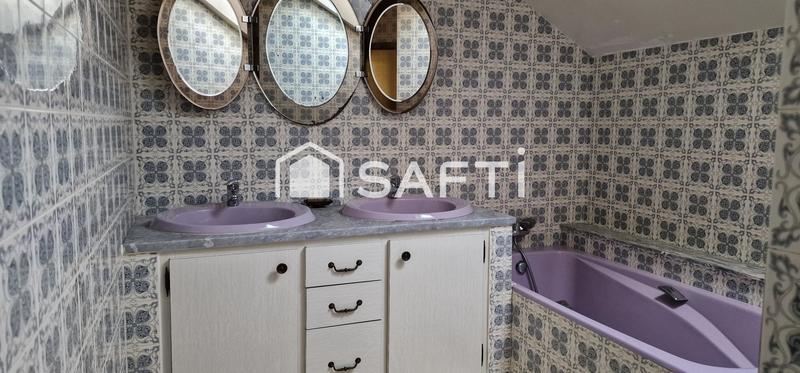 Maison - 222 m² - 8 pièces