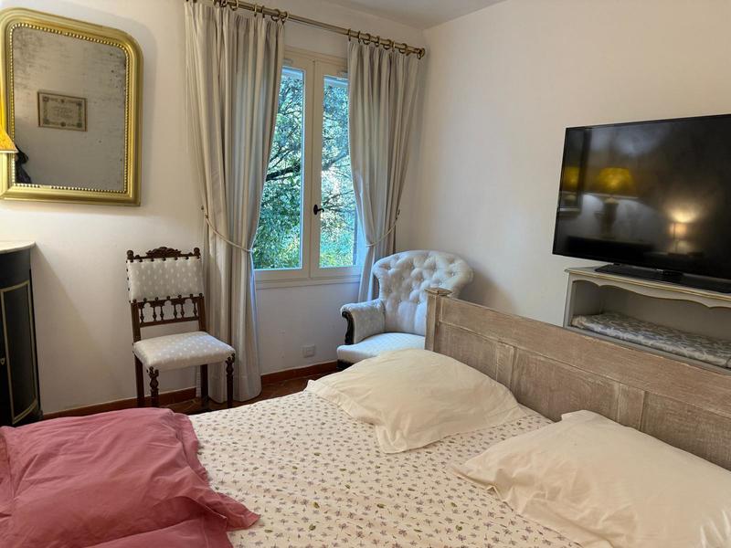 Maison - 1 400 m² - 5 pièces