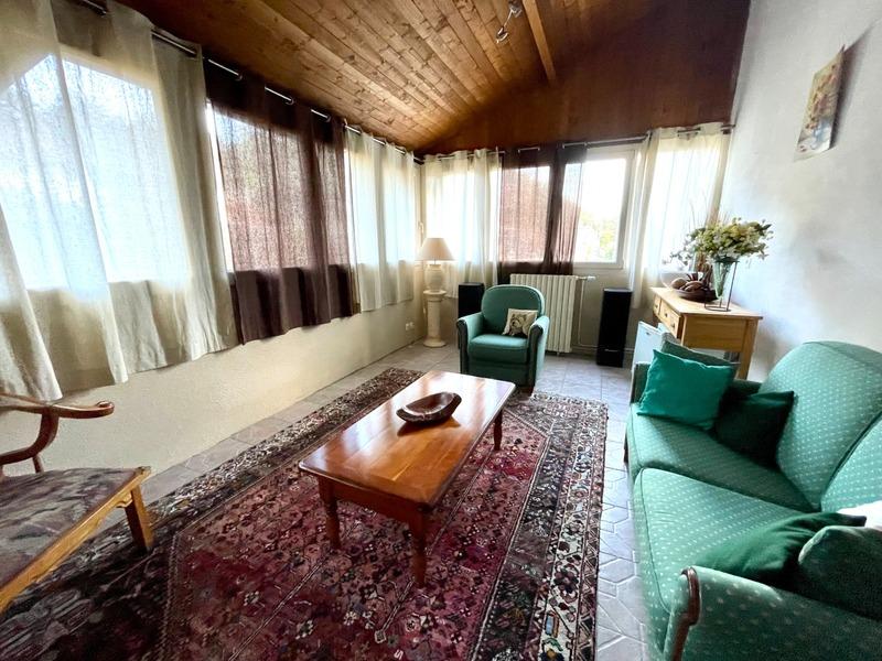 Maison - 225 m² - 9 pièces