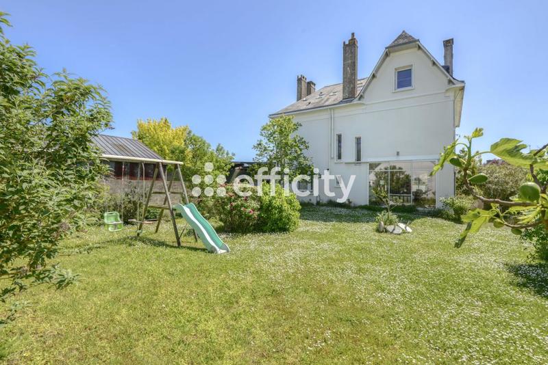 Maison - 217 m² - 9 pièces