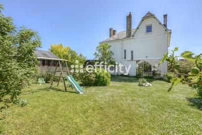 Maison - 217 m² - 9 pièces