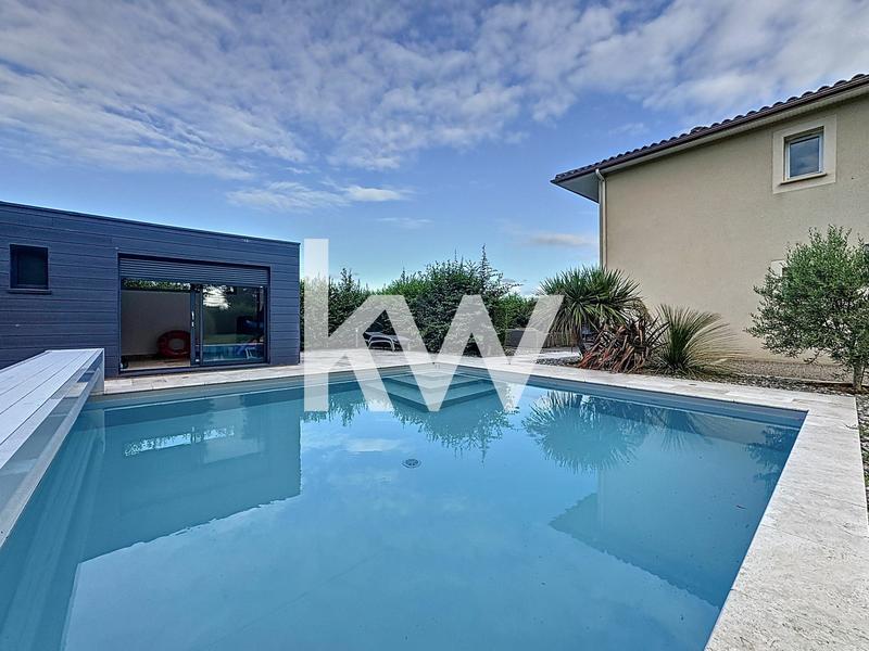 Maison - 220 m² - 8 pièces