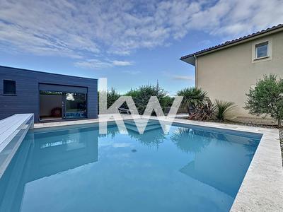 Maison - 220 m² - 8 pièces