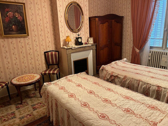 Maison - 210 m² - 9 pièces