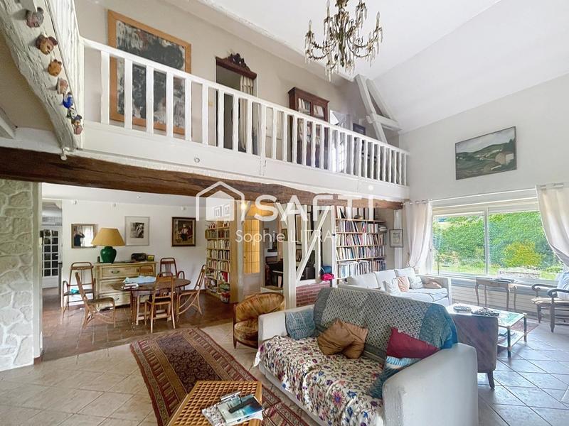 Maison - 250 m² - 8 pièces