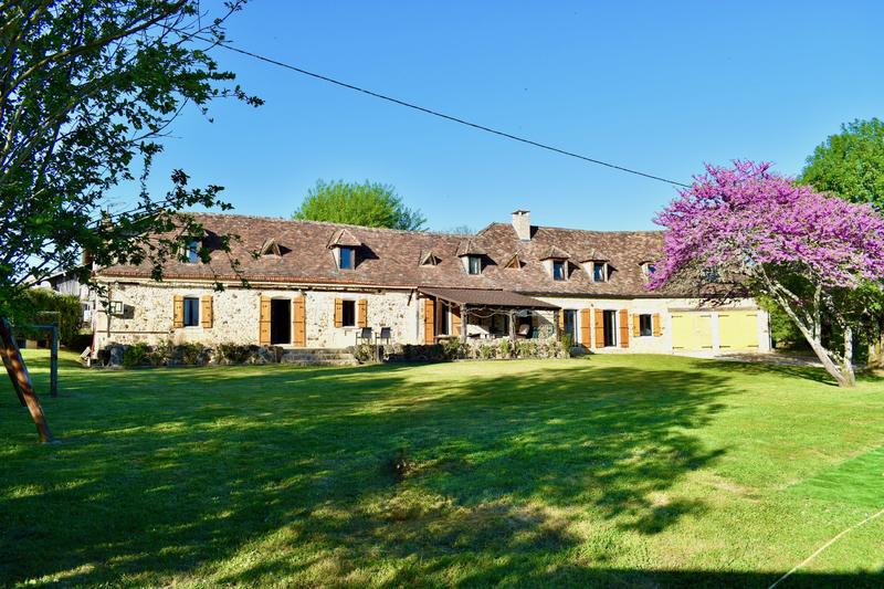 Maison traditionnelle - 213 m² - 6 pièces