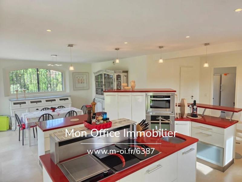 Propriété - 340 m² - 7 pièces