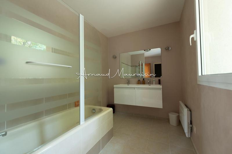 Villa - 300 m² - 7 pièces