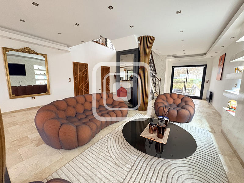 Maison - 191 m² - 5 pièces