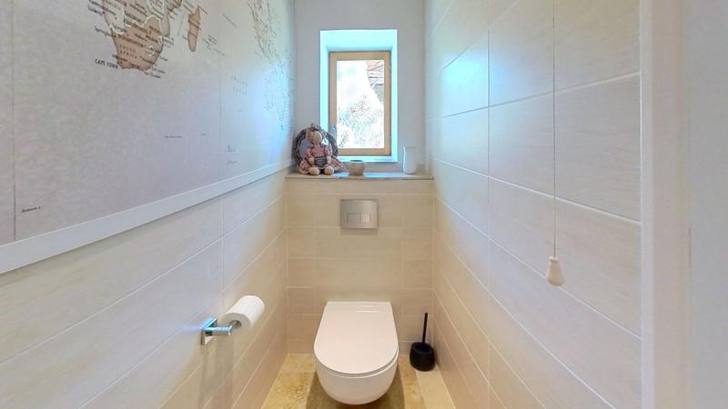 Maison traditionnelle - 230 m² - 9 pièces