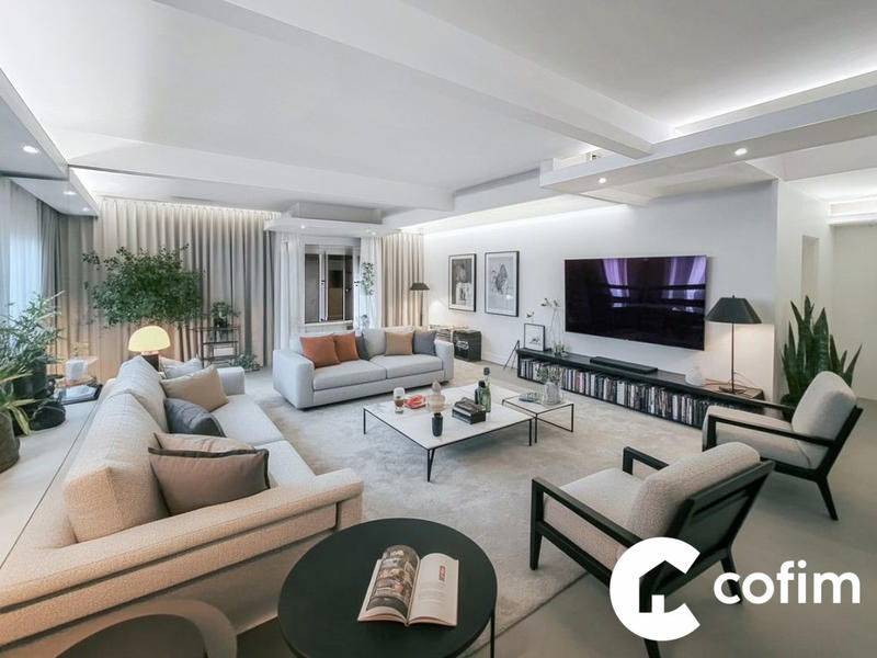 Appartement - 160 m² - 8 pièces