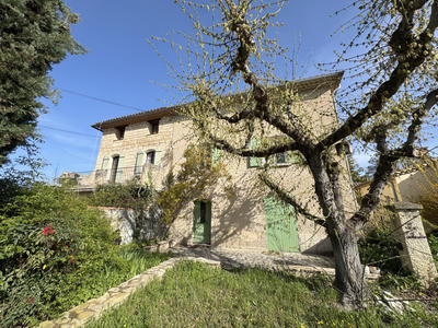 Maison de village - 338 m² - 15 pièces