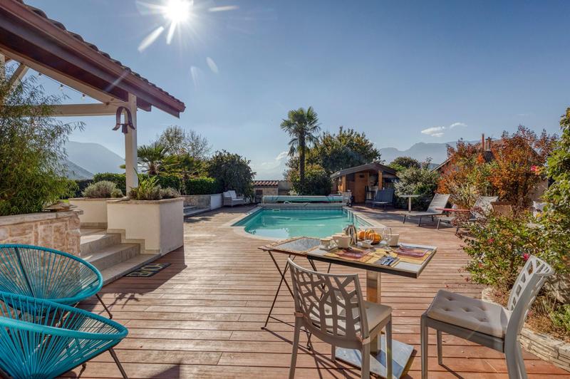 Maison - 246 m² - 10 pièces