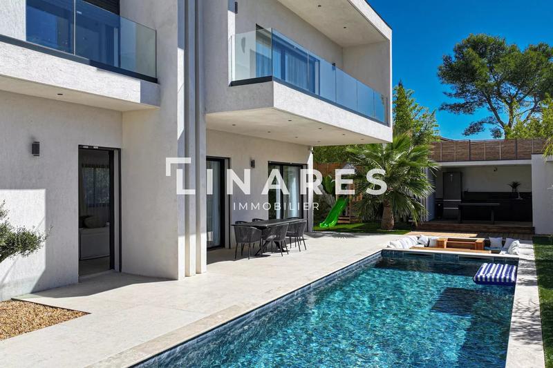 Maison - 230 m² - 5 pièces