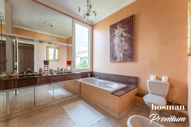 Maison - 215 m² - 8 pièces