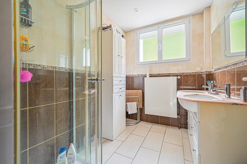 Maison contemporaine - 217 m² - 6 pièces