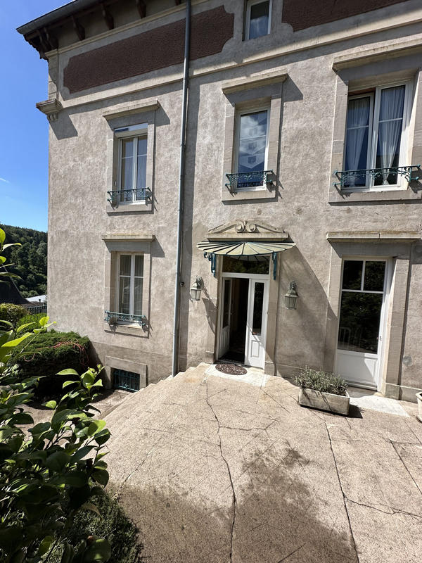 Maison - 263 m² - 8 pièces