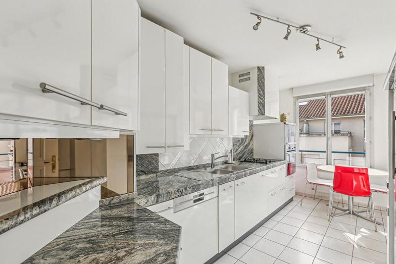 Local commercial - 140 m² - 5 pièces