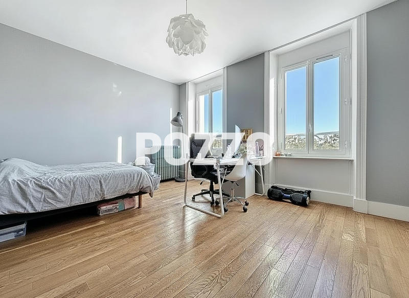 Maison - 190 m² - 8 pièces