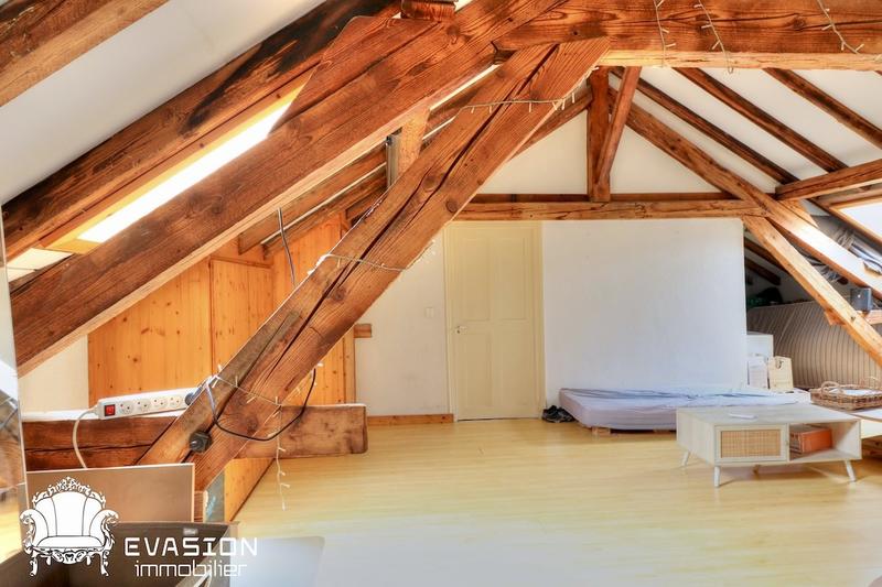 Maison traditionnelle - 209 m² - 8 pièces