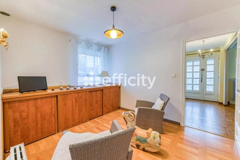 Pavillon - 120 m² - 7 pièces