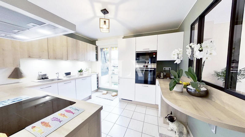 Appartement - 99 m² - 5 pièces