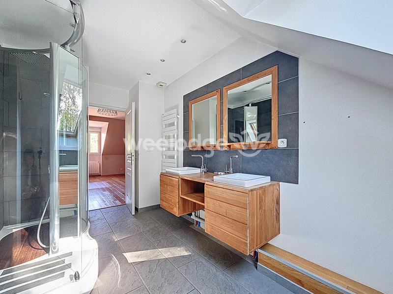 Maison traditionnelle - 166 m² - 6 pièces