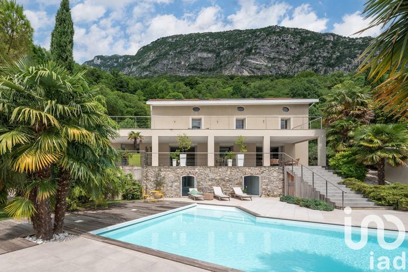 Maison de maîtres - 200 m² - 8 pièces