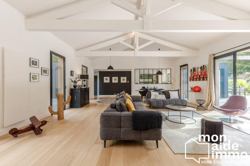 Maison contemporaine - 228 m² - 8 pièces