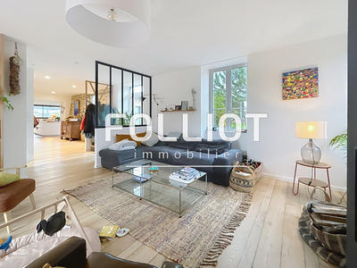 Maison - 240 m² - 8 pièces