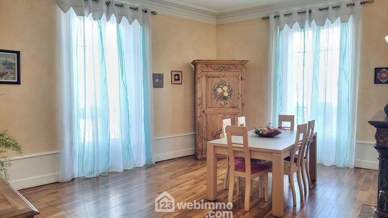 Appartement - 200 m² - 7 pièces