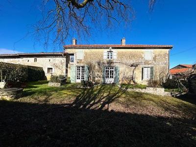 Maison en pierre - 160 m² - 4 pièces