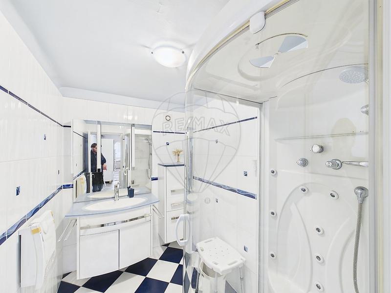 Maison - 240 m² - 12 pièces