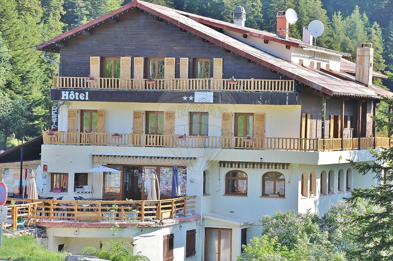 Appartement - 1 800 m² - 25 pièces