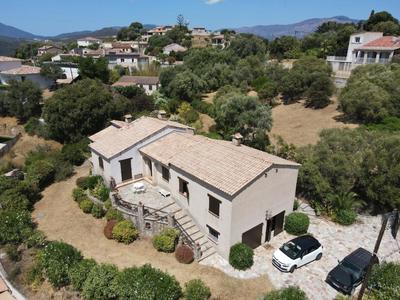 Maison - 166 m² - 6 pièces