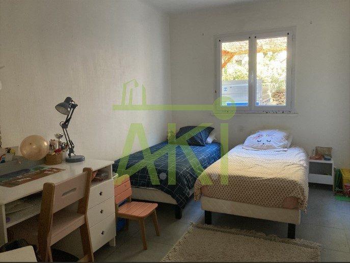 Maison traditionnelle - 266 m² - 11 pièces