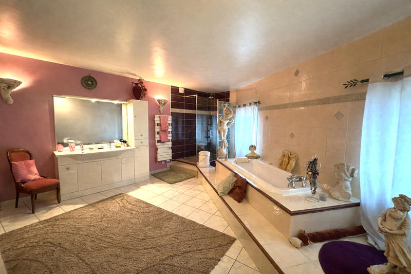 Maison - 159 m² - 9 pièces