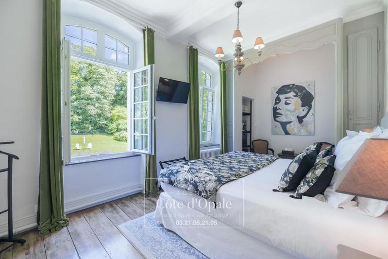 Maison - 350 m² - 8 pièces