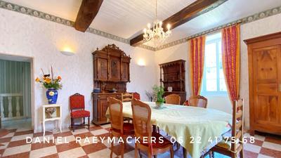 Maison - 300 m² - 11 pièces